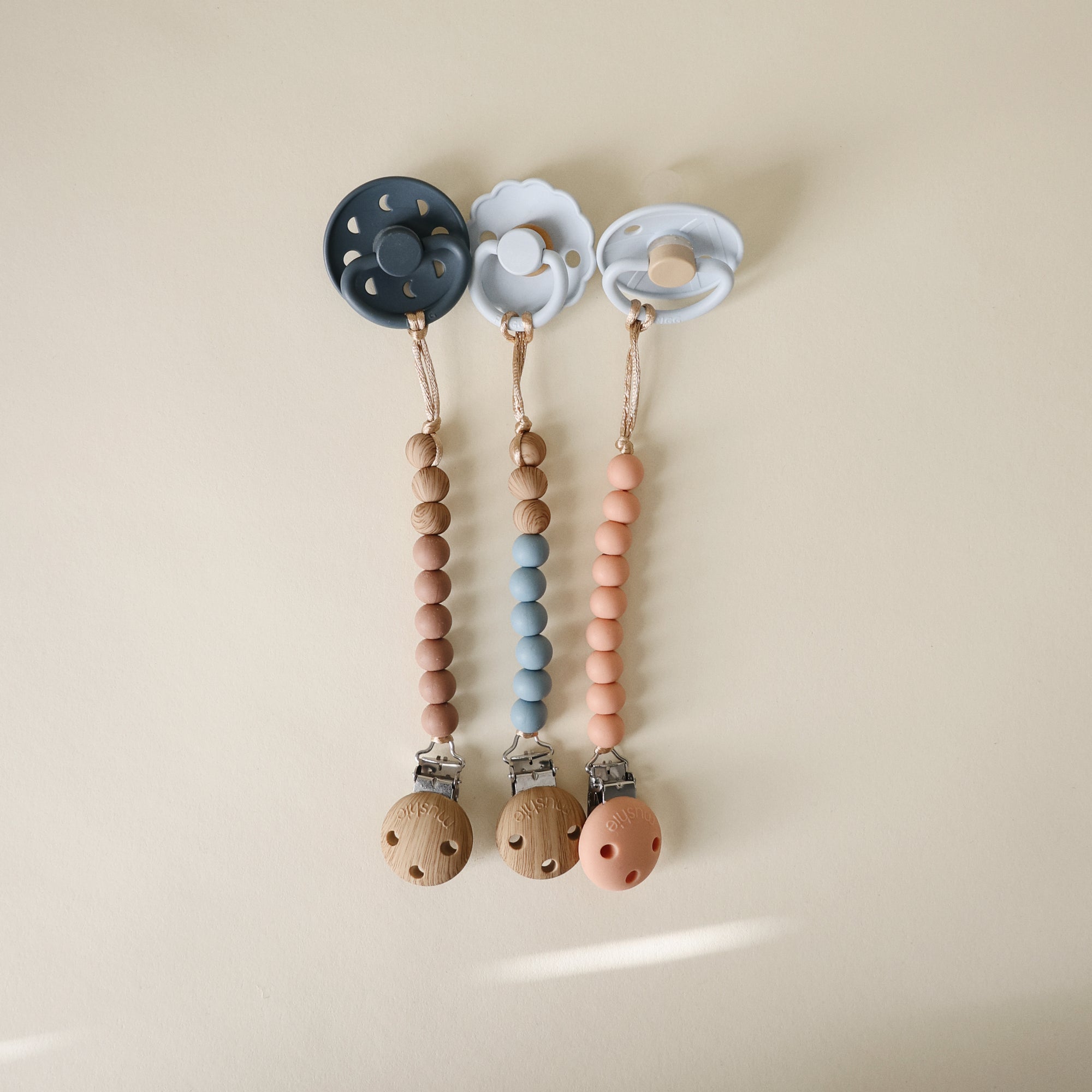 Silicone Pacifier Clip | Eva